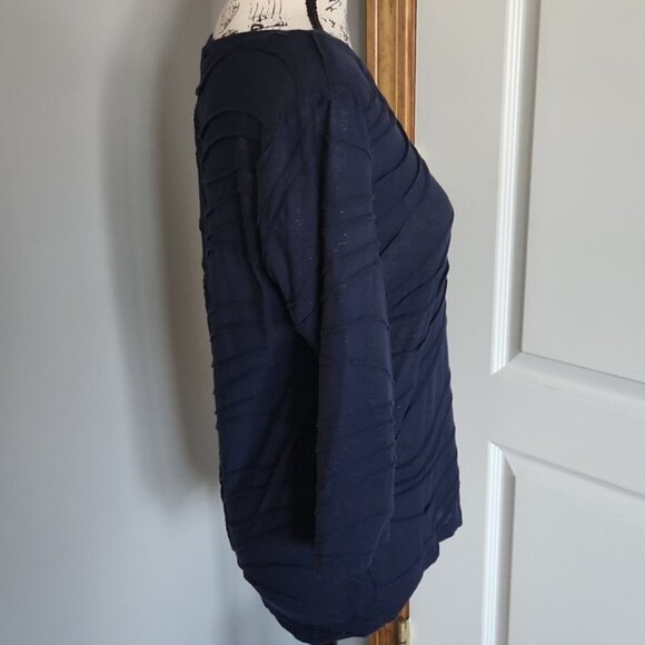 Simply Vera Wang Navy 3/4 Sleeved Top, Medium - Picture 7 of 12